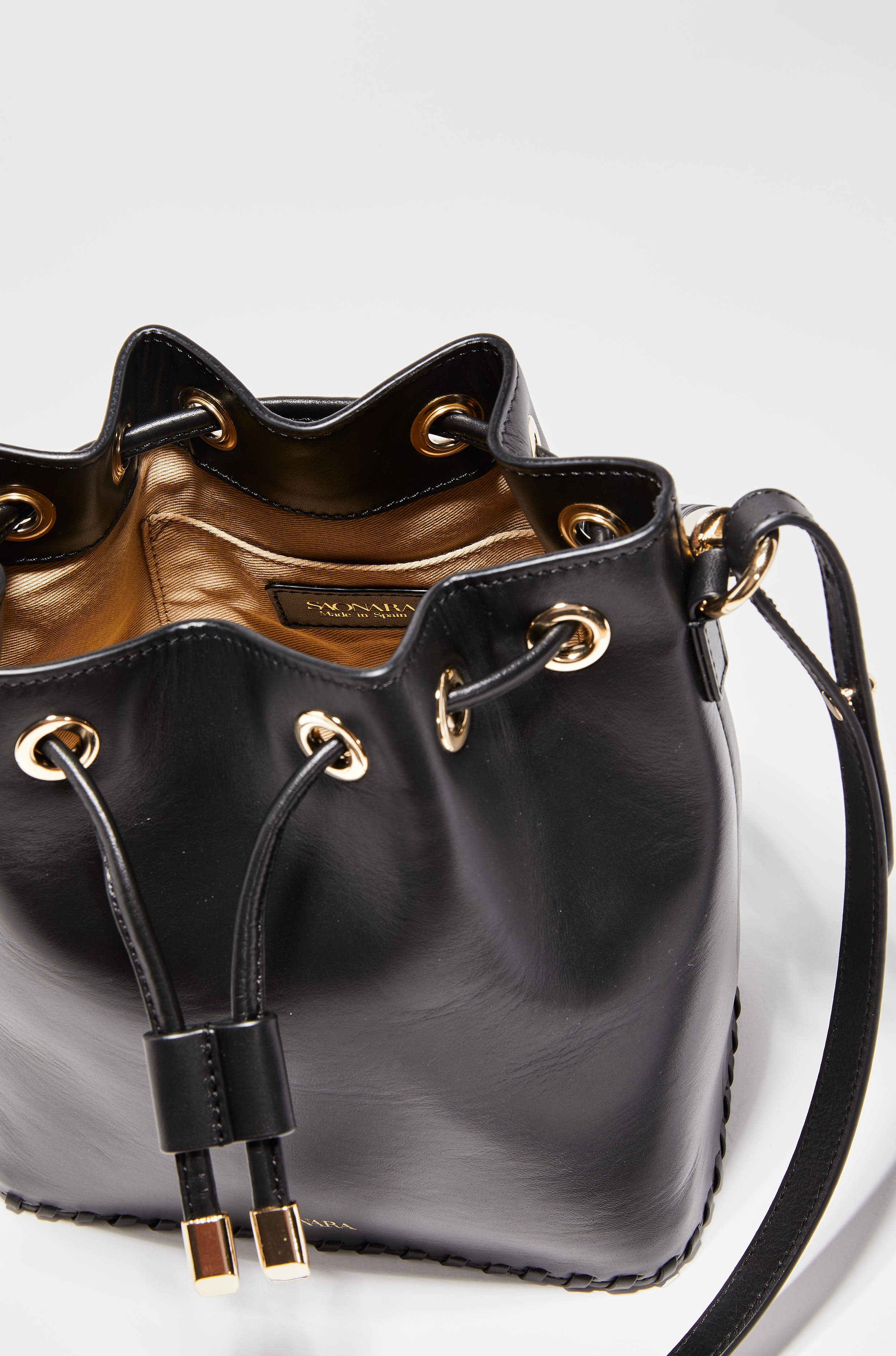 SAONARA BUCKET BLACK PIEL