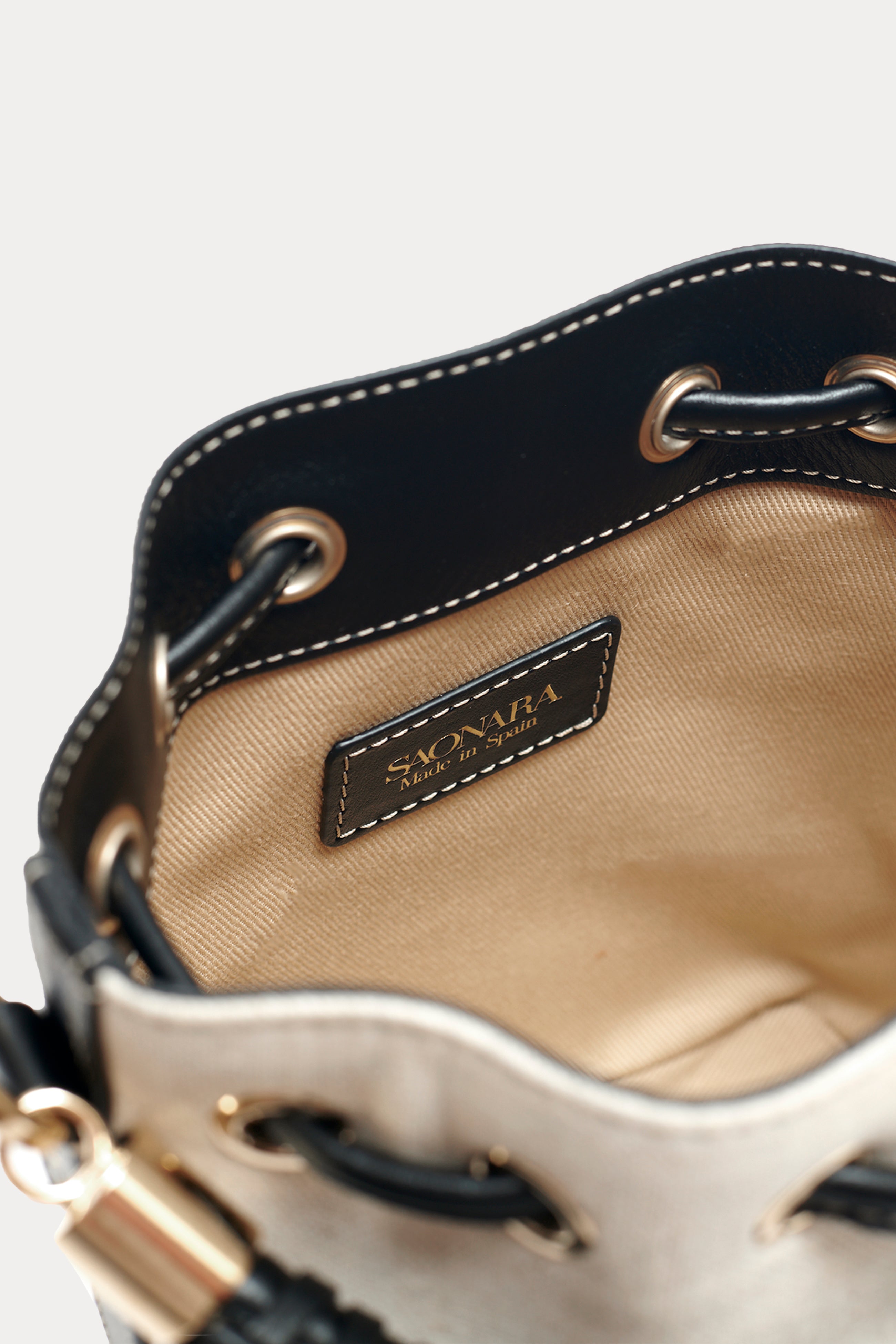 SAONARA MINI BUCKET LINO / NEGRO PIEL