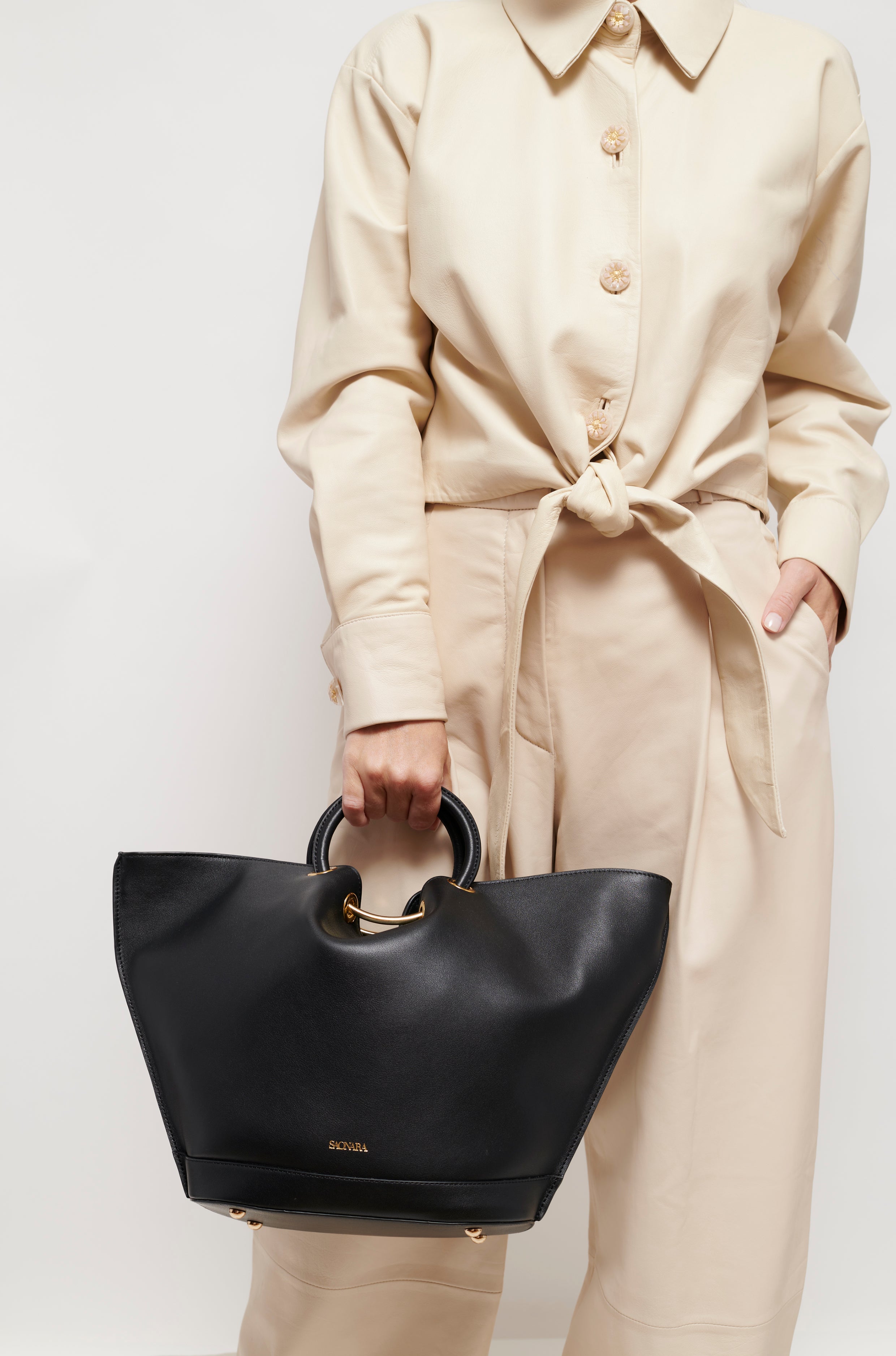SAONARA CAPAZO BLACK LEATHER